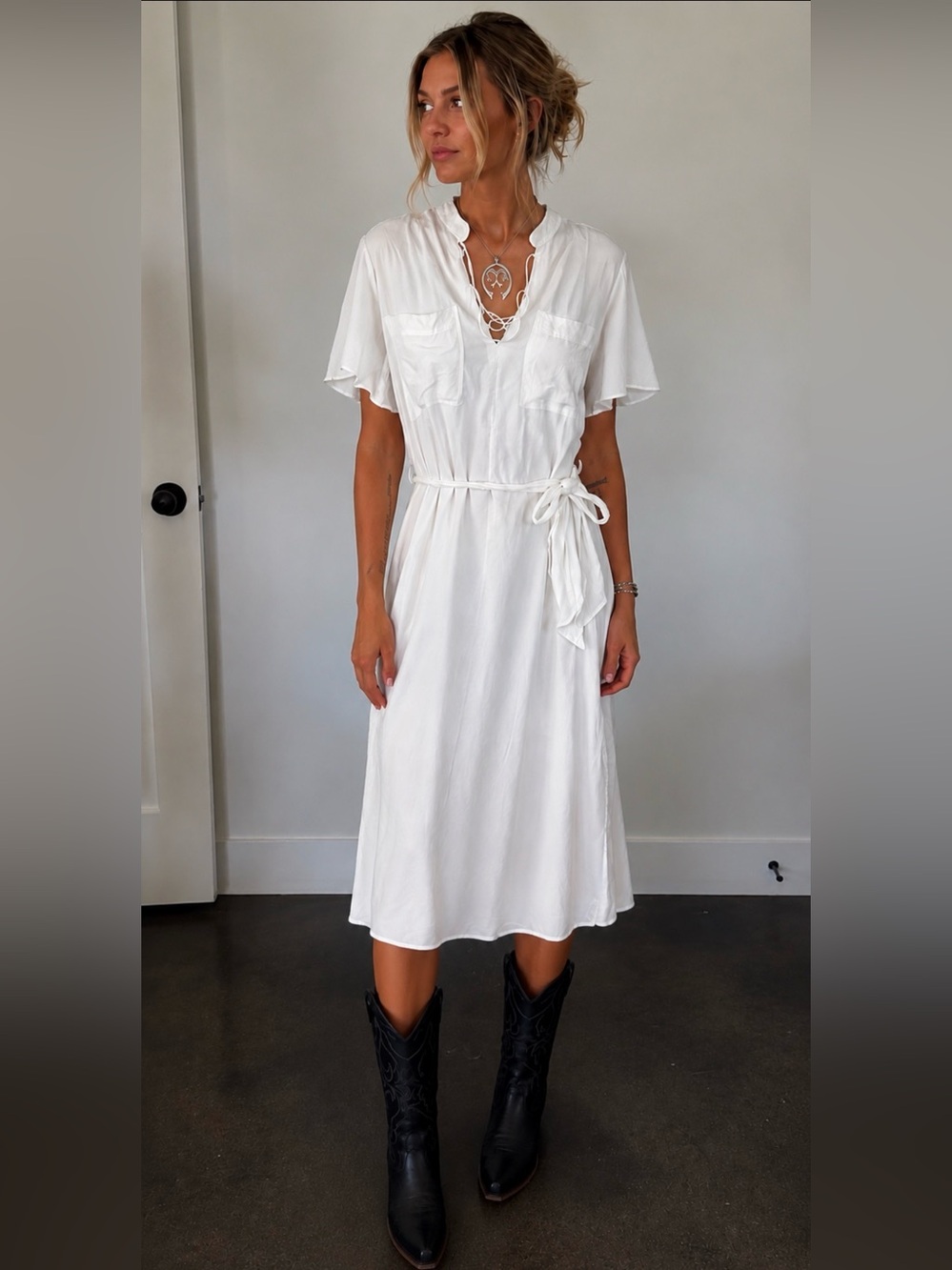 Frame elevated tshirt dress with double pockets and waist tie
